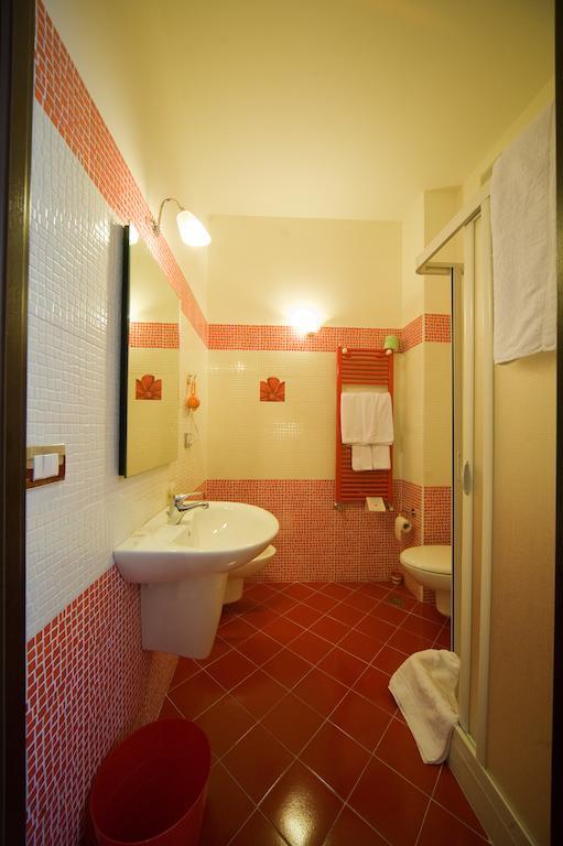 Quattro Ducati Hotel Трани Стая снимка