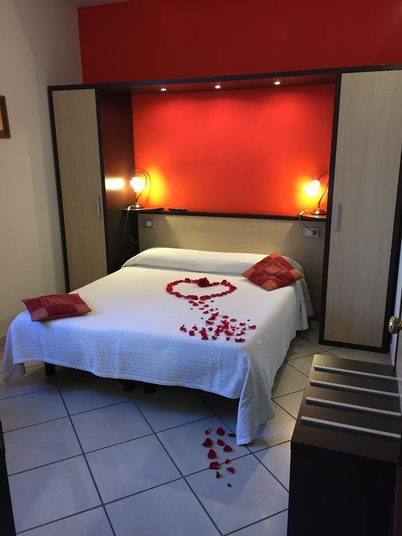 Quattro Ducati Hotel Трани Екстериор снимка