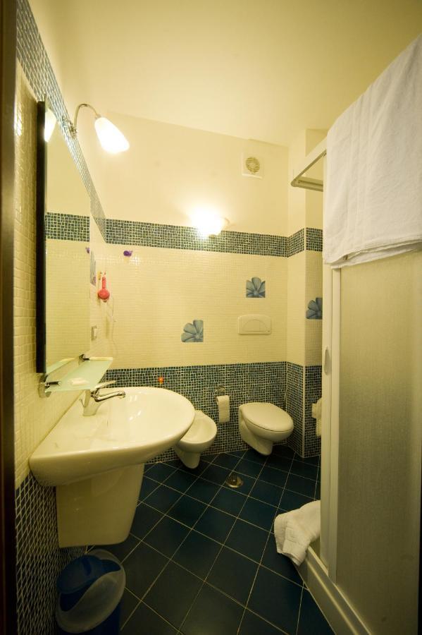 Quattro Ducati Hotel Трани Екстериор снимка